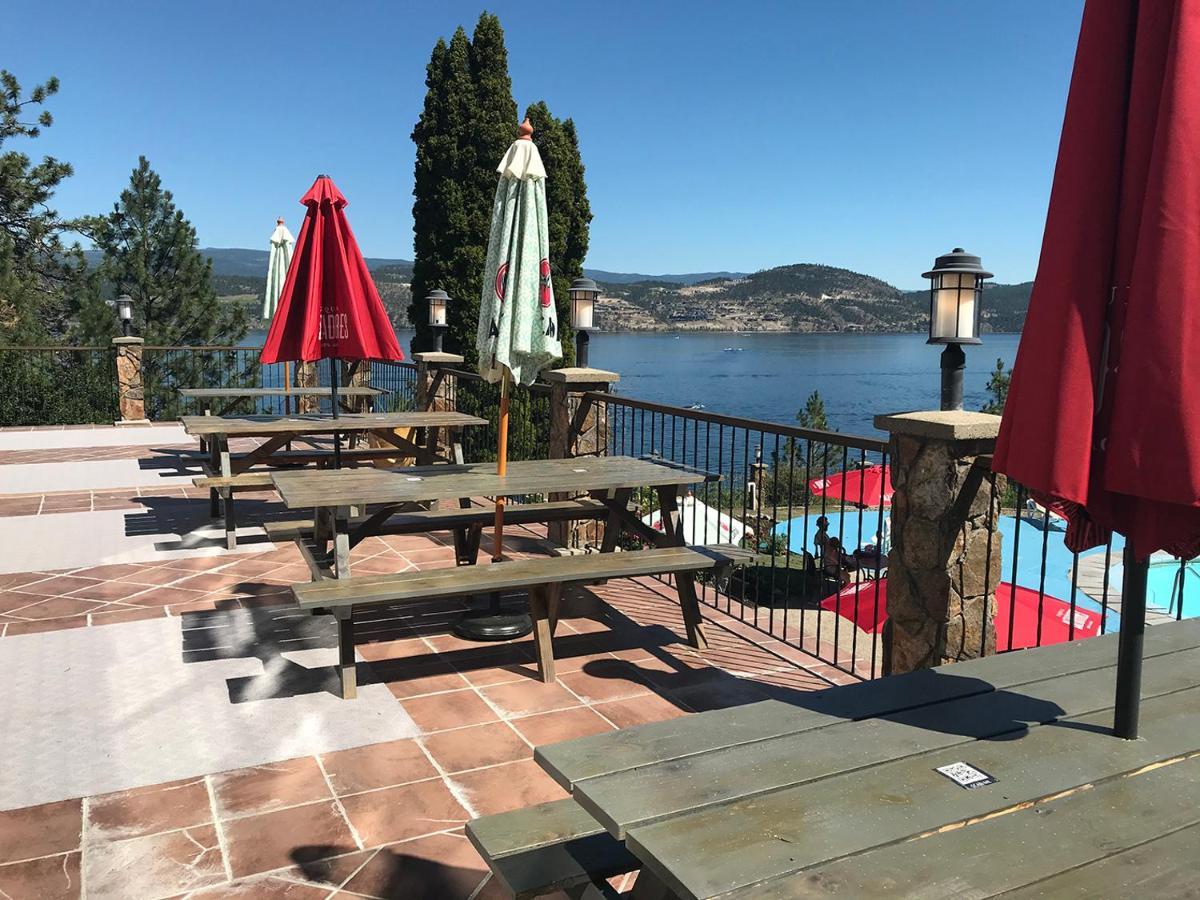 Cozystay Signature Lake Okanagan Resort Kelowna Exteriör bild