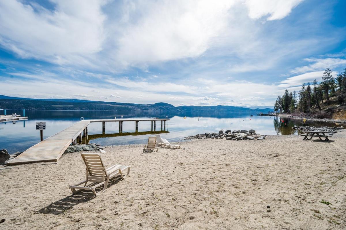 Cozystay Signature Lake Okanagan Resort Kelowna Exteriör bild