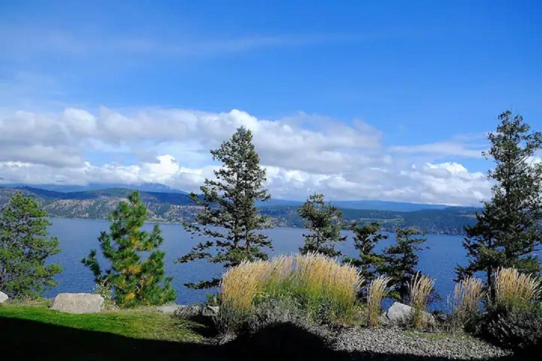 Cozystay Signature Lake Okanagan Resort Kelowna Exteriör bild