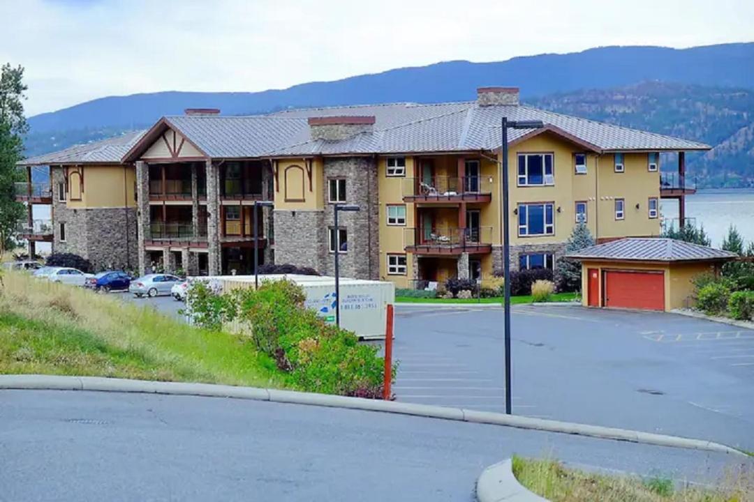 Cozystay Signature Lake Okanagan Resort Kelowna Exteriör bild