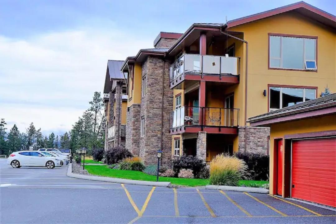 Cozystay Signature Lake Okanagan Resort Kelowna Exteriör bild